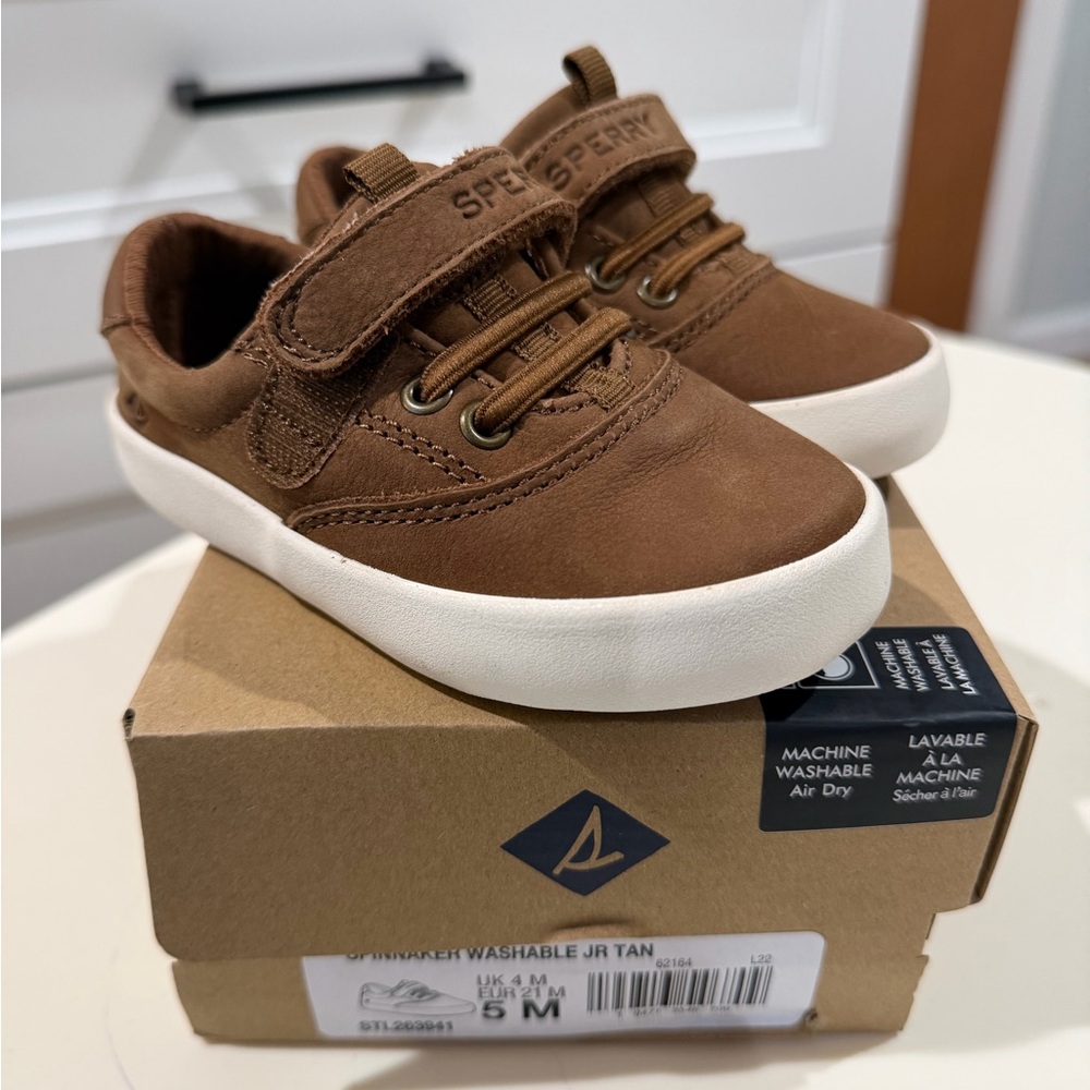 NWT Sperry toddler Sneakers